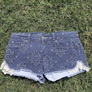 Vanilla Star Women's Embroidered Denim Shorts Blue Size 11 Fringe Hem